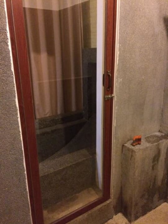 Wyjście z łazienki do wanny na balkonie Residence Indochine D'angkor