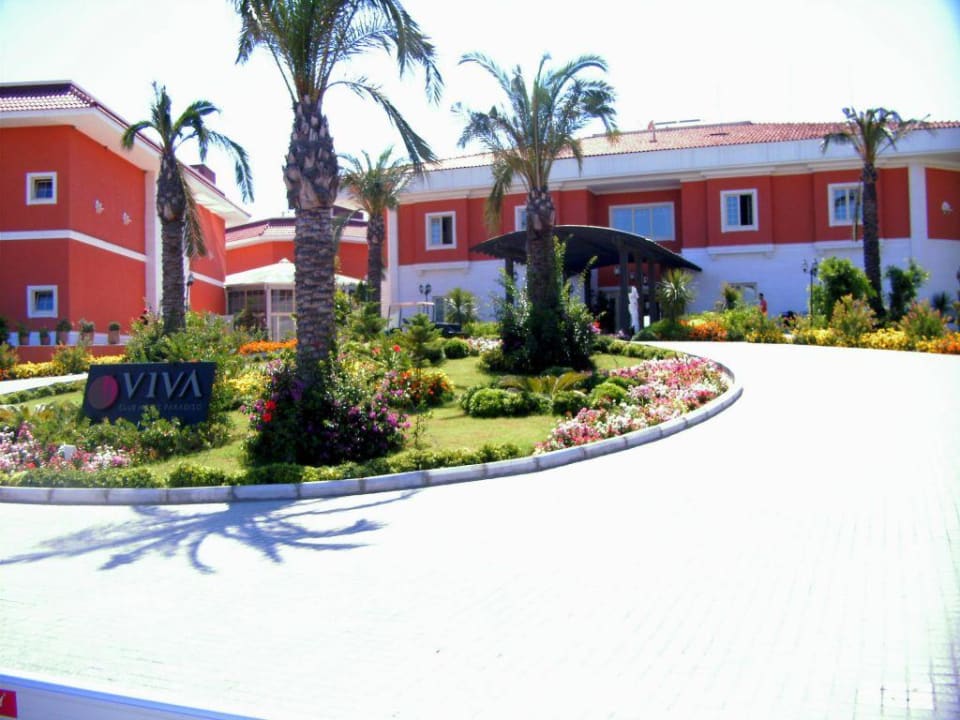 Eingang zum Hotel Crystal Paraiso Aqua Collection