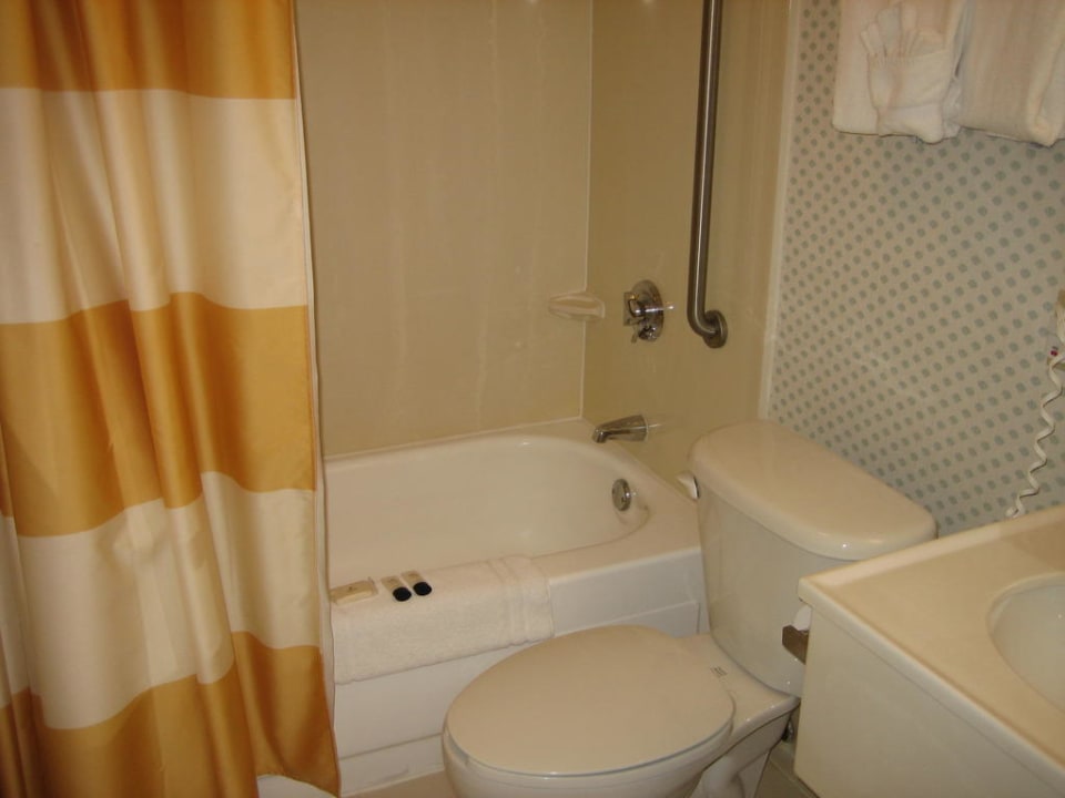 Badewanne und WC Hotel Fairfield Inn And Suites By Marriott Palm Beach