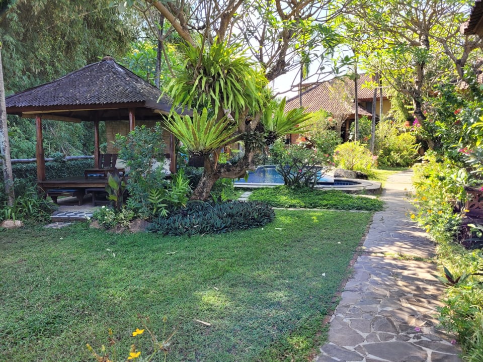 Gartenanlage Saraswati Holiday House