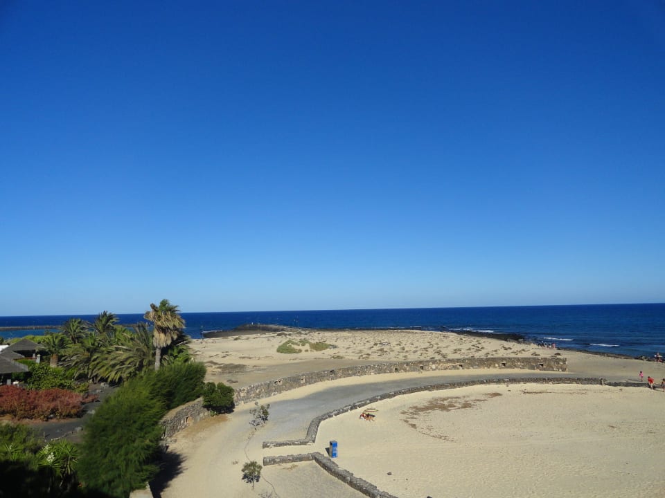 Strand vorm Hotel, links Level-Bereich Paradisus by Meliá Salinas Lanzarote