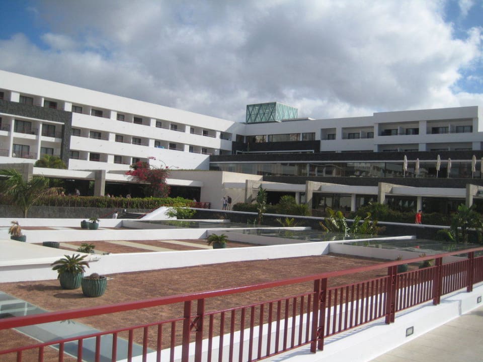 Aussenansicht von einer Terrasse aus Hotel Costa Calero