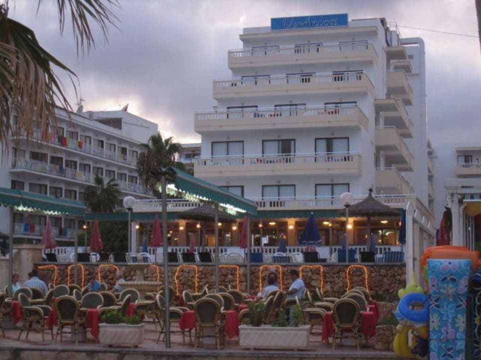 Blick auf's Hotel von der Promenade aus R2 Veronica Beach Hotel