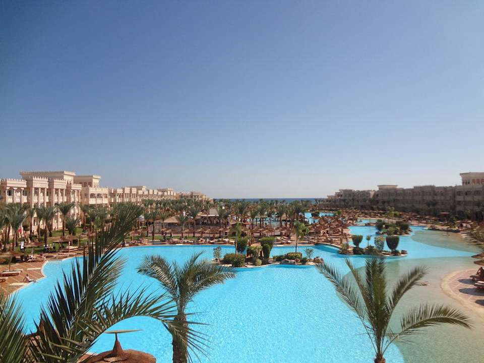 Erster Pool Pickalbatros Palace Resort