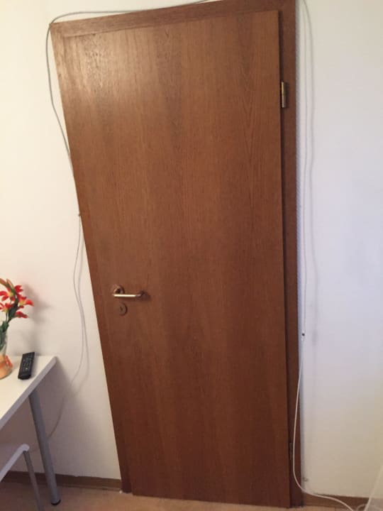 Da sieht man das Kabel welches im die Tür hängt Motel 21