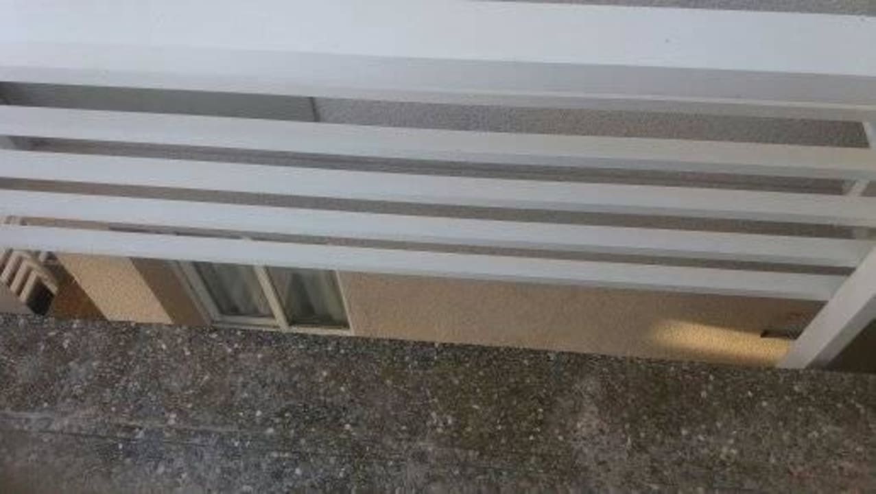 Sicherheitsmangel - hier können Kleinkinder runterfallen Hipotels Mediterraneo Club