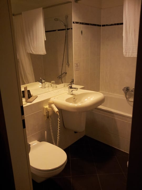 Bad sehr klein aber ok Europa Hotel Kühlungsborn