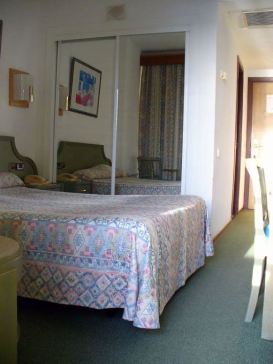 Sauberes Zimmer Hotel Vibra Beverly Playa