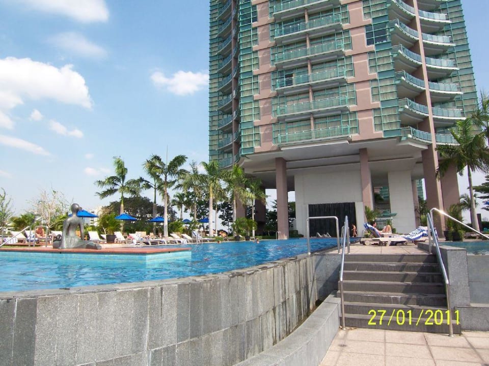 Pool mit Hotel Chatrium Hotel Riverside Bangkok