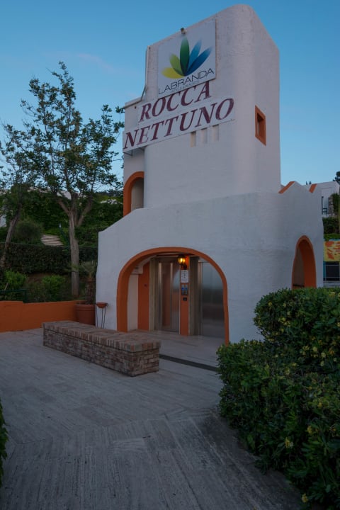 Fahrstuhl zum Strand... Aldiana Club Rocca Nettuno Calabria