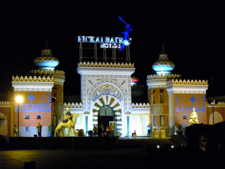 Hoteleingang Pickalbatros Alf Leila Wa Leila Resort - Neverland Hurghada