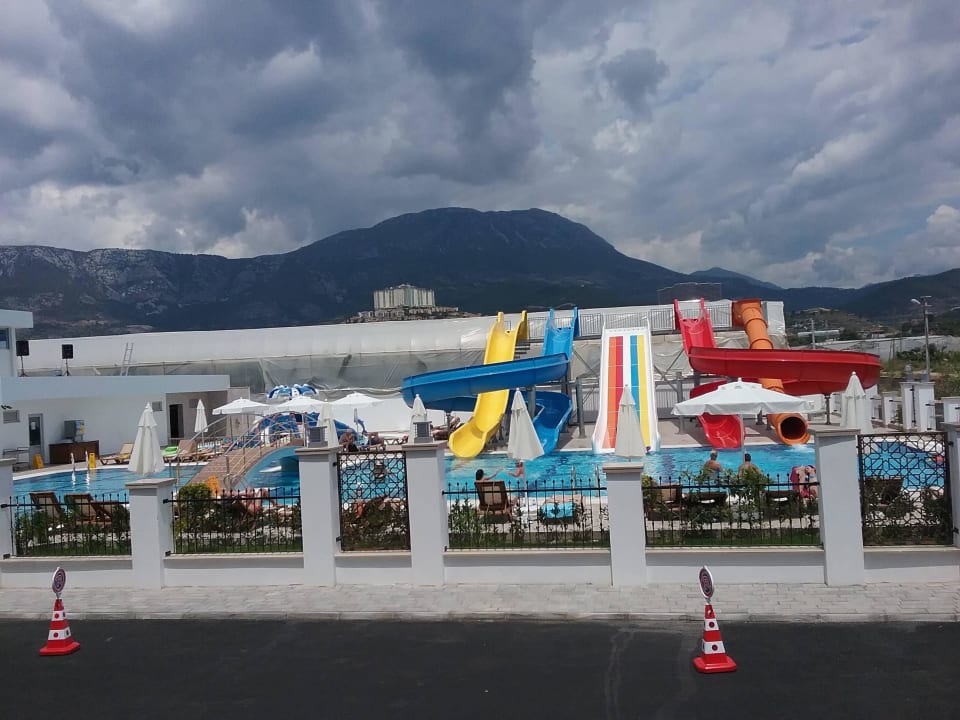 Aqua Park The Lumos Deluxe Resort Hotel