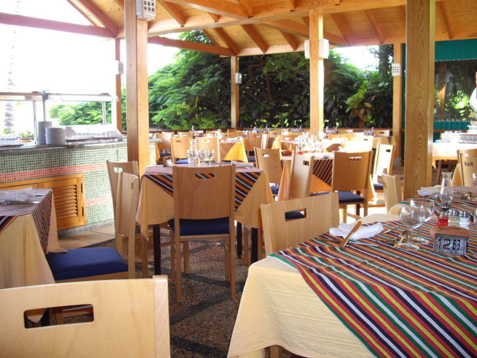 Essen im Garten Bull Costa Canaria & Spa - Adults only
