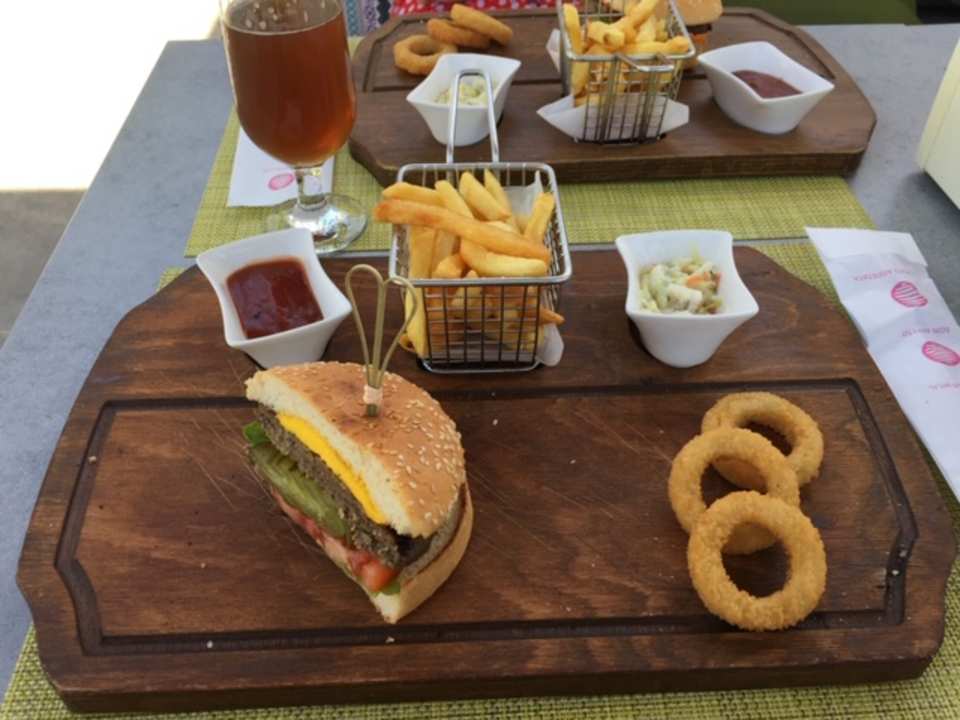 Gastro Acanthus Cennet Barut Collection