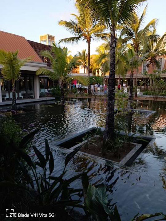 Gartenanlage Crystals Beach Resort Belle Mare, a member of Radisson Individuals