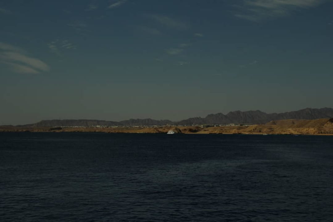 Blick zu gegenüberliegendes Hotel Sharm Plaza