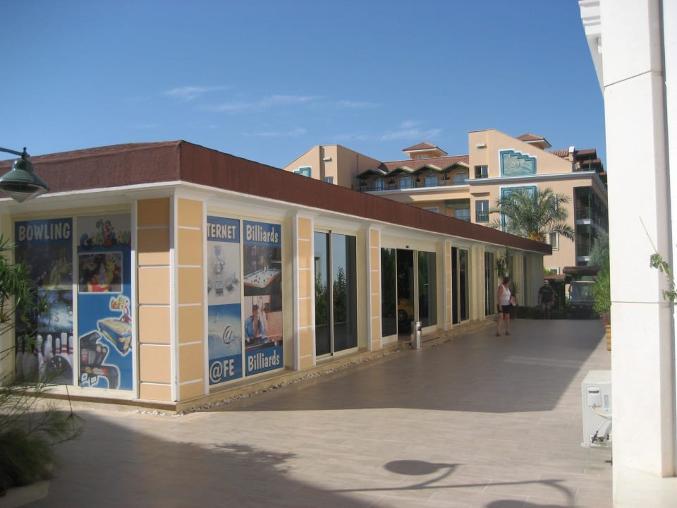 Zicht op het luna park. Crystal Paraiso Aqua Collection