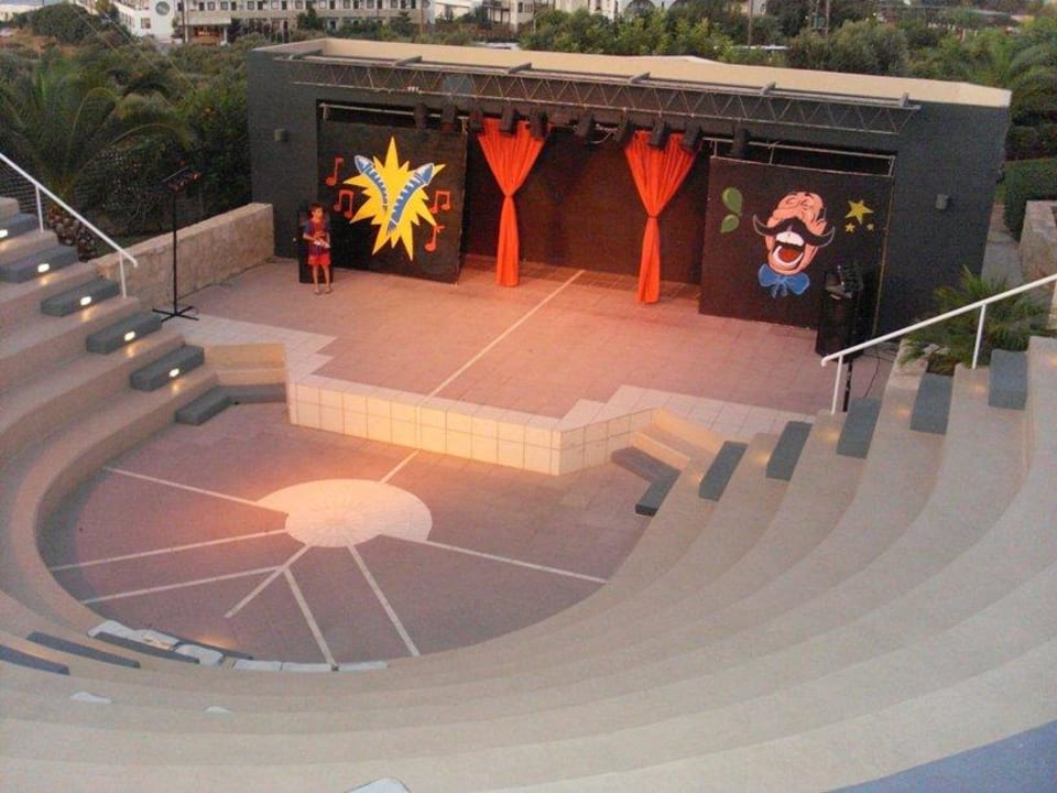 Theater Grand Hotel Holiday Resort