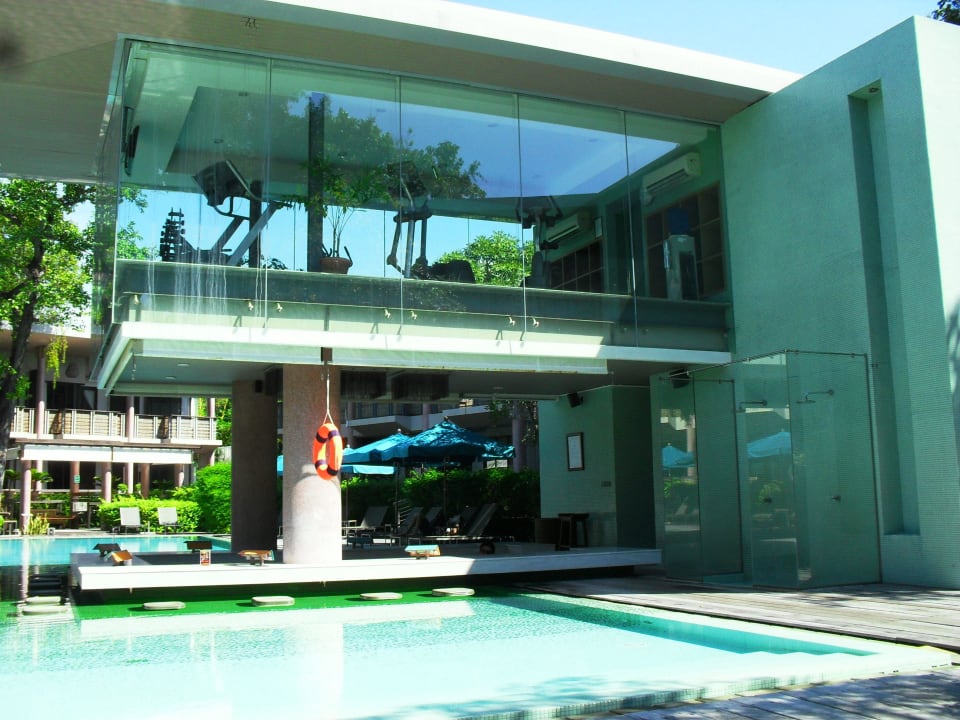 Fitnessraum über dem Pool Sai Kaew Beach Resort