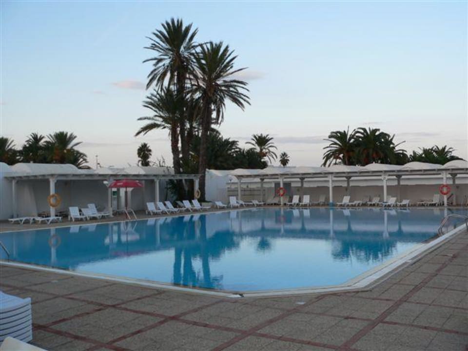 Ruhepool in der Abenddämmerung El Mouradi Club Kantaoui