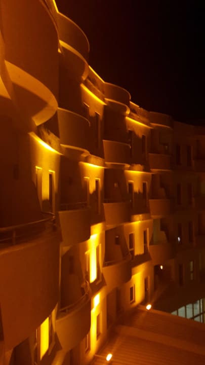 Uitzicht  savonds Hotel verlicht. Sueno Hotels Beach Side