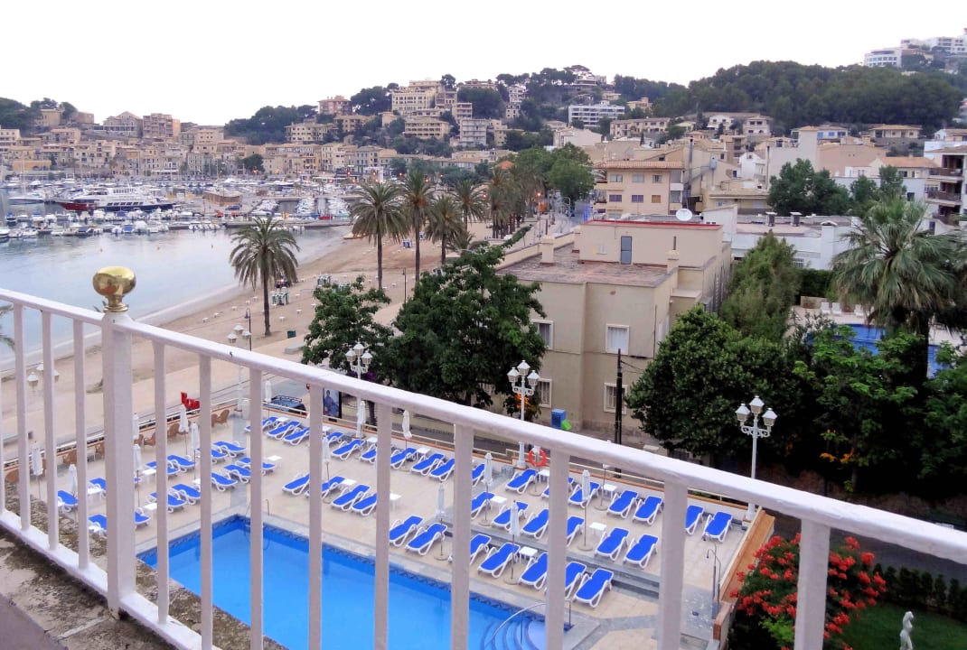 Blick auf den Pool aus der 4. Etage Hotel Eden Soller
