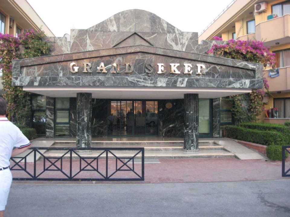 Eingang zum Hotel Seker Grand Seker Hotel