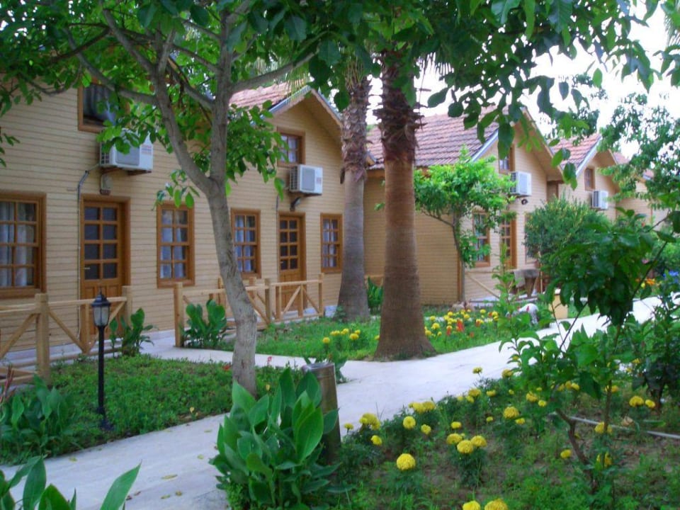 Kleine Holzhäuschen für die ganze Familie Hotel Andiz Beach