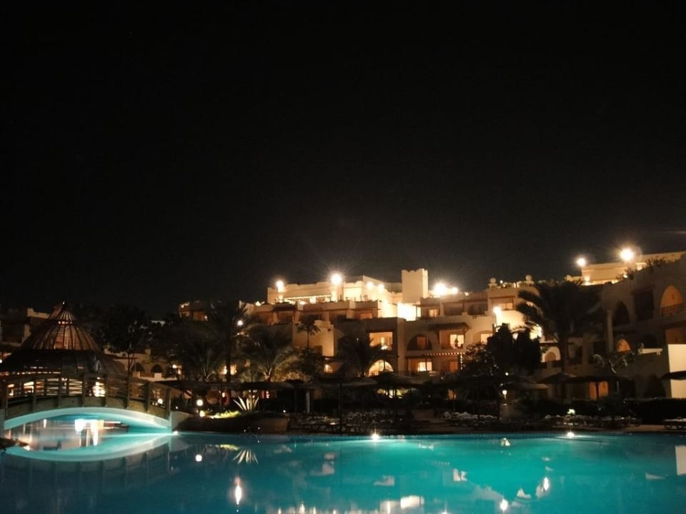 Abendlicher Garten mit Ausblick auf das Hotel Pickalbatros Royal Grand Resort - Sharm El Sheikh