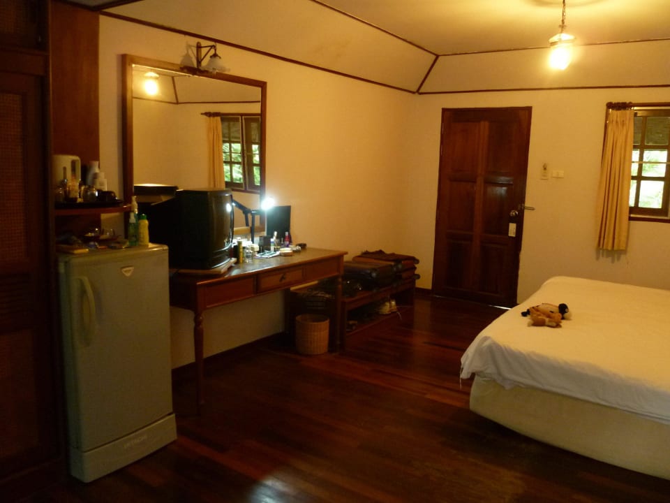 TV + Kühlschrank im Bungalow Hotel Tipa Resort