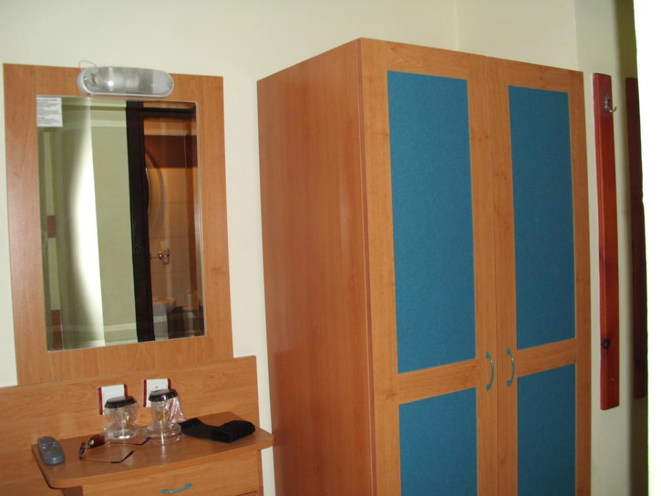 Zimmeraustattung/Schrank Hotel Aslan City Kleopatra
