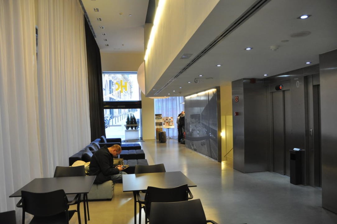 Lobby, Sitzecke, Eingang Hotel Catalonia Avinyo