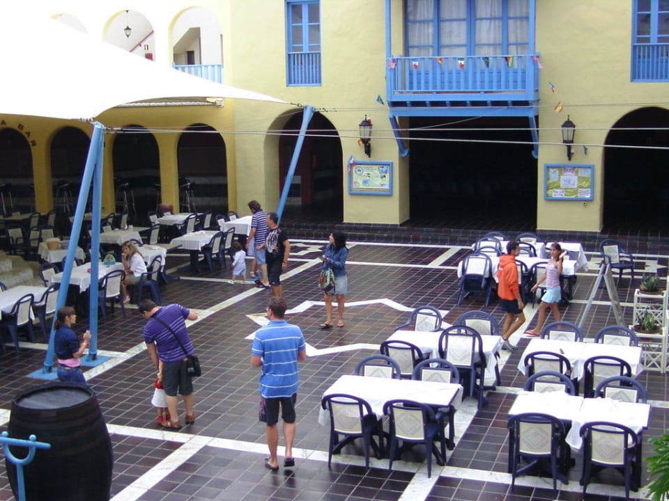 Innenhof zum Restaurant Alua Suites Fuerteventura