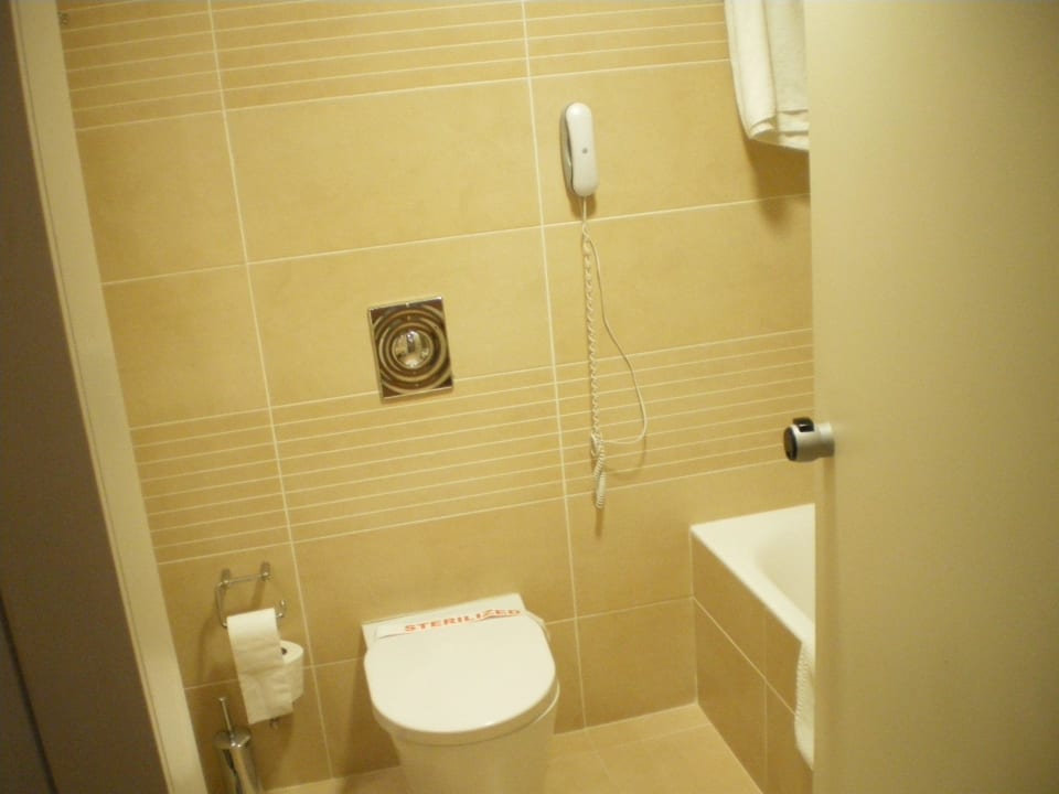 Badewanne mit Duschvorhang Caravia Beach Hotel
