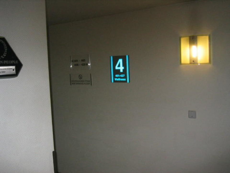 Wie komm ich in den Wellness-Bereich? Holiday Inn Berlin Airport - Conference Centre