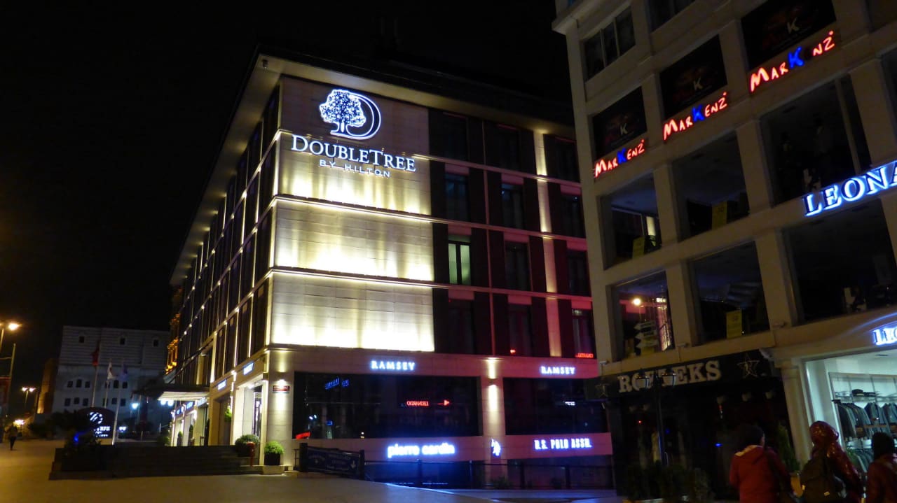 By night DoubleTree by Hilton Istanbul - Old Town