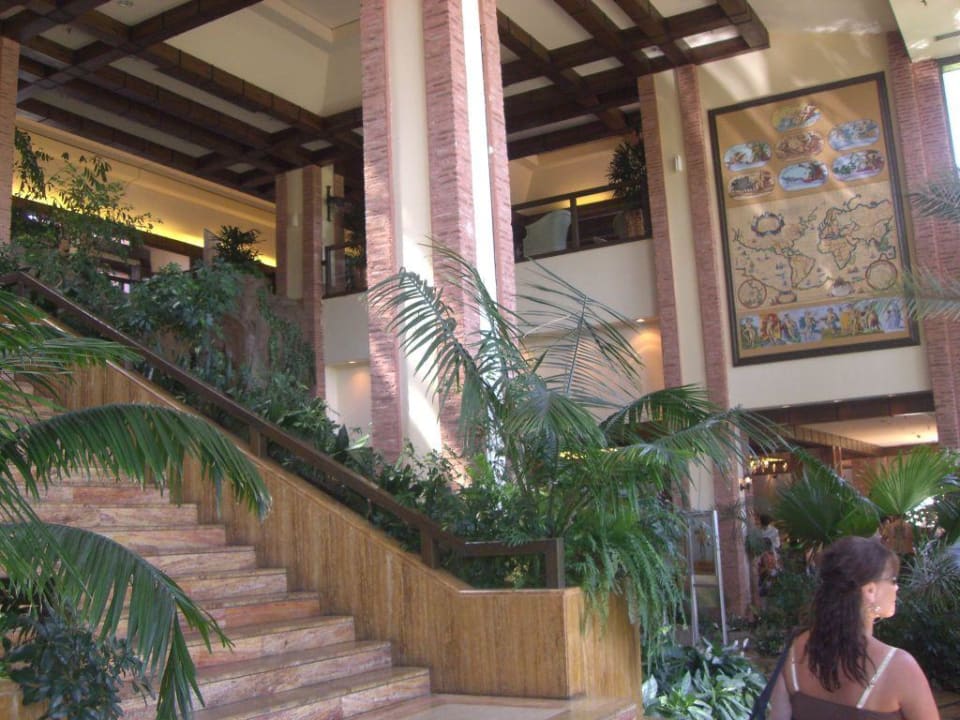 Treppe von Lobby zum Aussenbereich Gloria Golf Resort