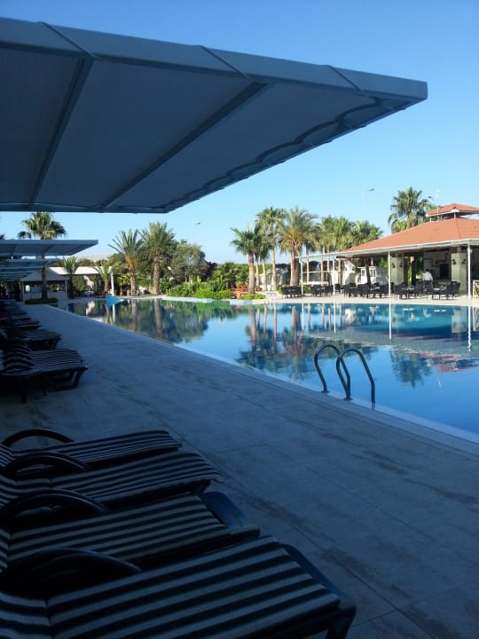 Ruhe am Pool am frühen Morgen Hotel Süral Resort