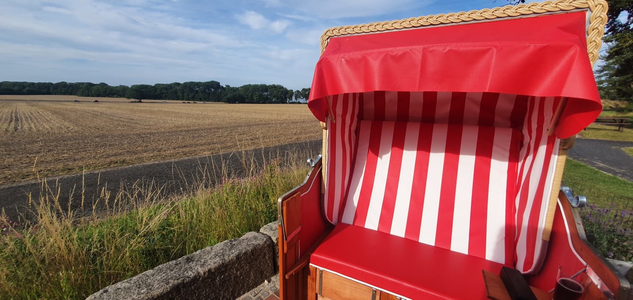 Gartenanlage Ferienbauernhof Liesenberg mit Meerblick