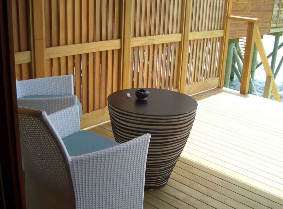 Vordere Terrasse Vilamendhoo Island Resort & Spa