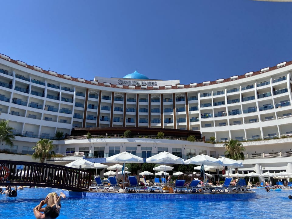 Pool Side Prenses Resort & Spa