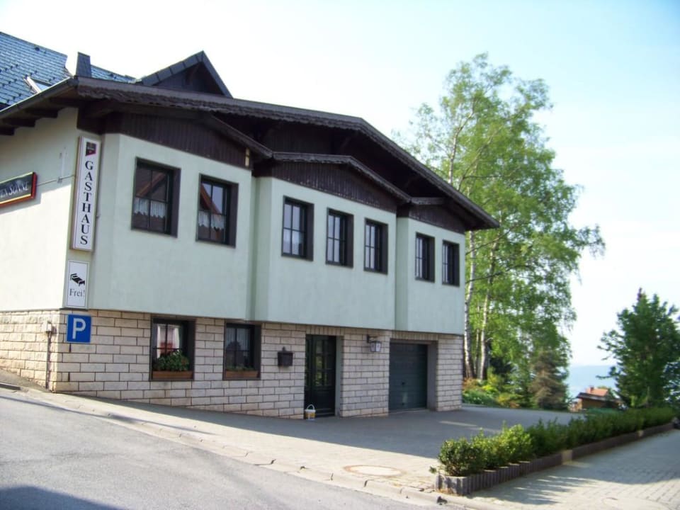 Blick zum Gasthof Gasthaus & Pension "Zur hohen Sonne"