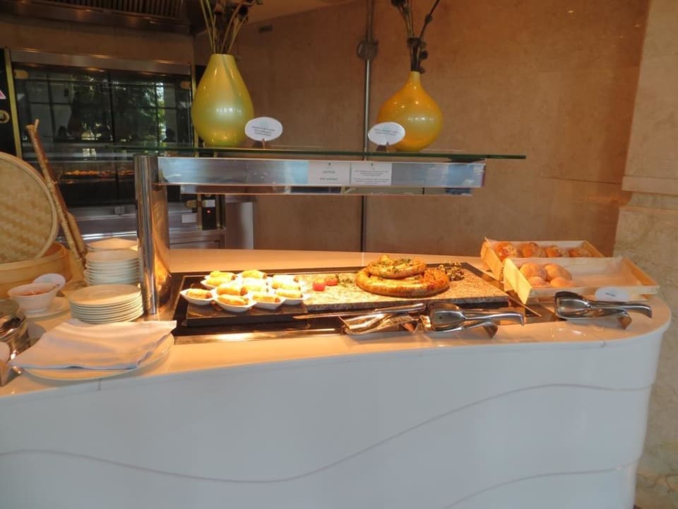 Bratwurstring&Würstchen im Schlafrock The St. Regis Saadiyat Island Resort, Abu Dhabi