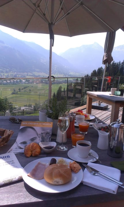 Frühstück auf der herrlichen Terrasse Das.Goldberg