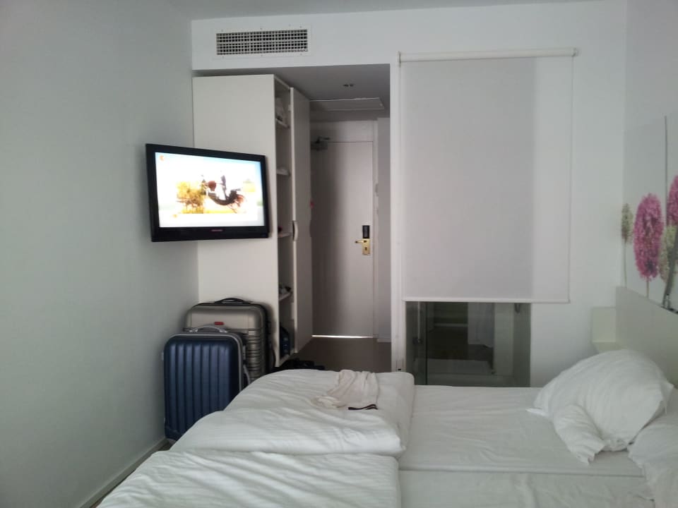Ausreichend groß und kompfortabel… Iberostar Waves Bahia de Palma