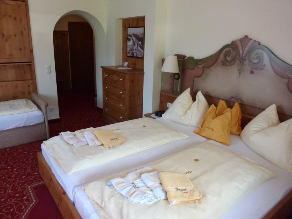 Schöner großer Schlafraum Hotel Tirolerhof