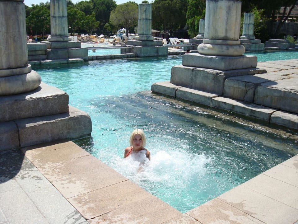 Xanadu6 (jacuzzi in antique pool) Xanadu Resort Hotel