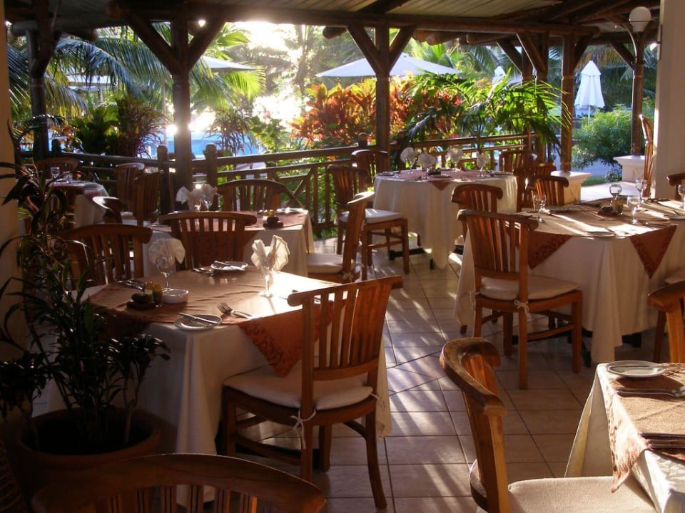 Speisesaal mit Gartenblick Le Peninsula Bay Beach Resort & Spa