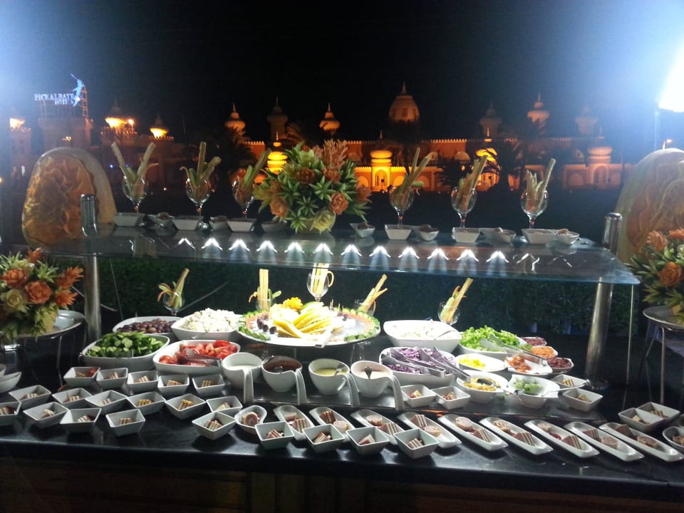 Buffet Oktoberfest Pickalbatros Alf Leila Wa Leila Resort - Neverland Hurghada