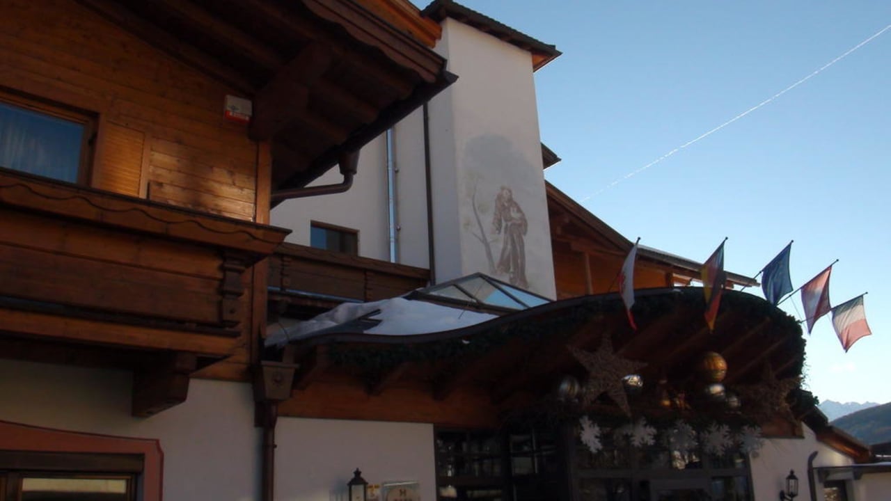 Facciata esterna hotel SONNENBERG | Panorama Dolomites Wellbeing